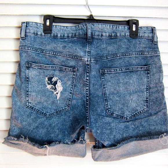 MENS H&M DIVIDED GREY LINE Acid Wash Distressed Denim Jeans Shorts - Picture 2 of 4